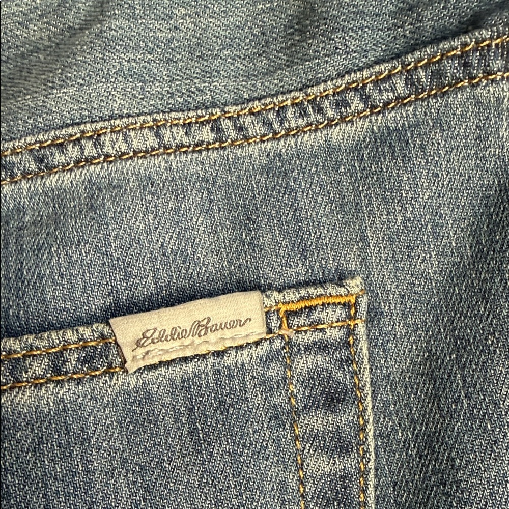 Eddie Bauer Light Blue Boyfriend Mid-Rise Denim Shorts 8 - Picture 4 of 5